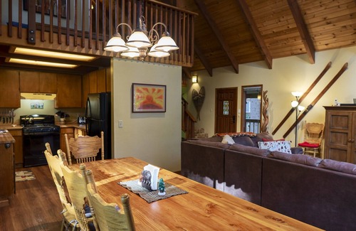 Dorrington Cabin | Evergreen Game Room Ski Bear Valley Kayaks/SUP Fast Wi-Fi EV