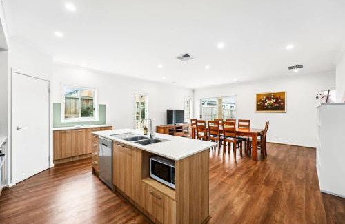 Clyde House | Everything You Need - Family Retreat in Clyde