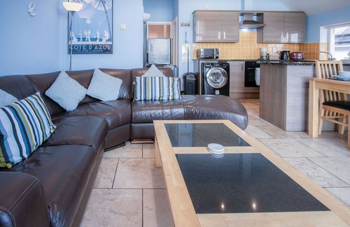 Pendine Apartment | Ewyn Y Don - 2 Bedroom Apartment - Pendine