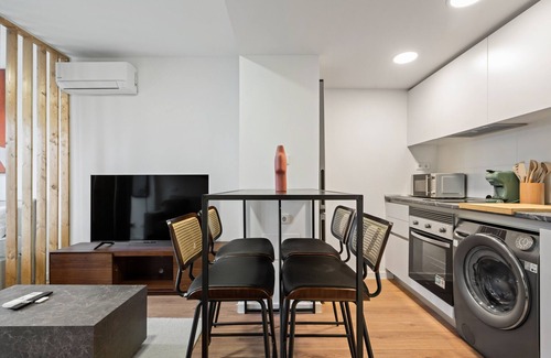 San Sebastian de los Reyes Apartment | Exclusivo apartamento con terraza privada, piscina, gimnasio y coworking