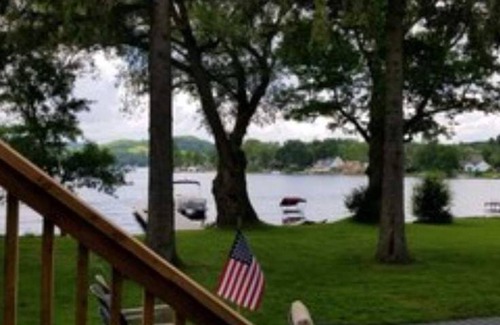 Black Creek House | Exceptional cottage on the north shore of Cuba Lake