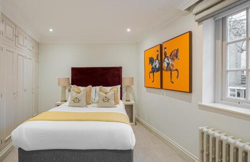 Knightsbridge Apartment | Exclusive 3Bd Mews House with Rare Private Balcony, outside dining and private Garage