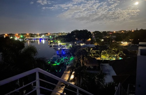 Trailer Estates House | Exclusive 5-Level Waterfront Solstice House on Sarasota Bay