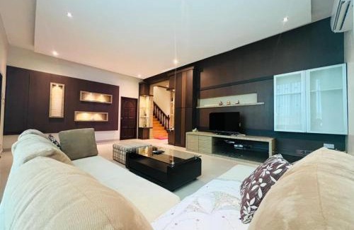 Miri House | Exclusive Bungalow Private & Peaceful in Miri Ocean Park 5BR