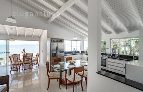 Palhoca House | Exclusive Mansion: Pool & Sea View