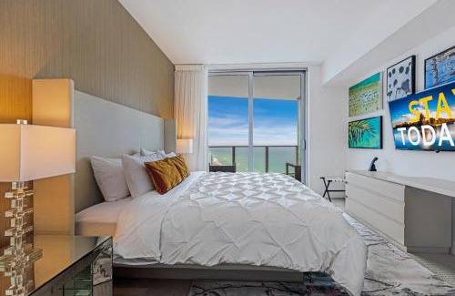 Hollywood South Central Beach Apartment | EXCLUSIVE RESORT - OCEANFRONT 2BD 2BA CONDO, HiGH FLOOR, ROOFTOP POOL AND HOT TUB, STEPS TO BEACH