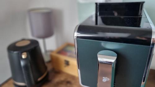 Falkensee Apartment | Exclusives Loft, Klimaanlage, eigener Parkplatz, NETFLIX, DominosPizza, Wallbox