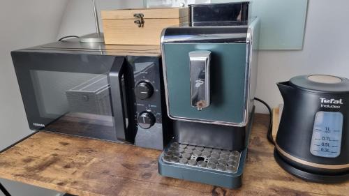 Falkensee Apartment | Exclusives Loft, Klimaanlage, eigener Parkplatz, NETFLIX, DominosPizza, Wallbox