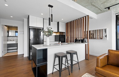 Cremorne Apartment | Executive 2-Bed Apartment with Views, Gym and Spa