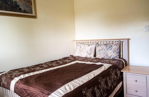 Hazel Crest House | Executive Family Home in quiet Culdesac