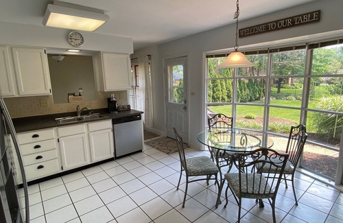 Naperville House | Executive Residence Corporate Corridor minutes from Naperville downtown