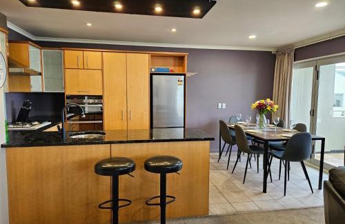 Wellington Apartment | Executive, Spacious & Modern Home, 8 Beds!