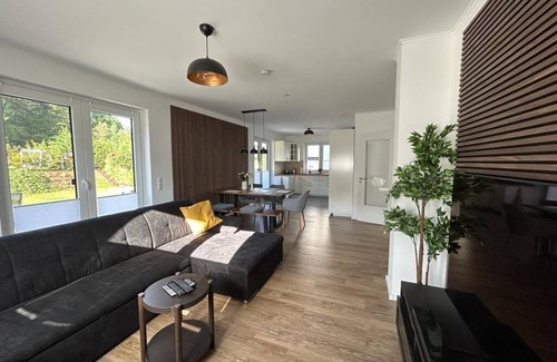 Bestensee Apartment | Exklusive Ferienwohnung bei Berlin, bis 5 Gäste, Große Terrasse, Garten