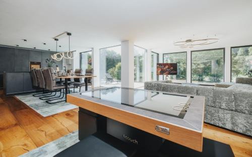 Hinterzarten Apartment | Exklusive King Suite mit Game Table in Hinterzarten