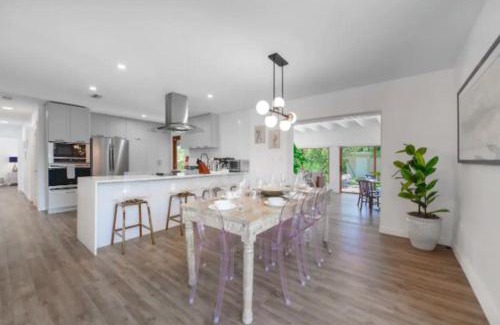 Coral Terrace Apartment | Exotic 4 Bedroom House With Pool