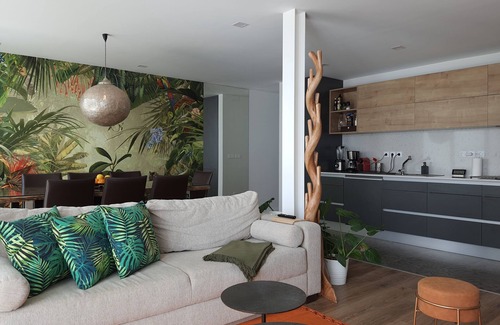 Linda-a-Velha Apartment | Exotic Fusion Double Suite With Garden