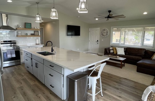 Hauula House | Exotic Oceanfront 5 bedroom 3 bathroom house w/AC