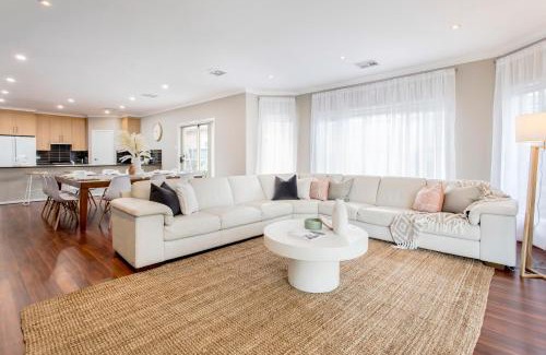West Croydon House | Expansive 5-bed Stunner For Corporate &families
