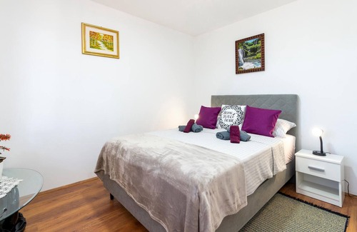 Obrovac Apartment | Experience a fantastic nature vacation in this beautiful vacation apartment in a detached house.