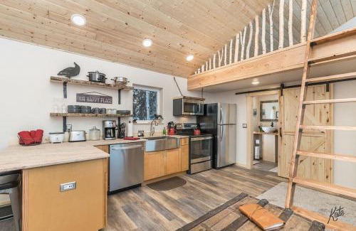Badger Ski Chalet | Experience Lakeside Cabin Living in North Pole, AK