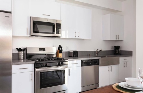 Downtown Los Angeles House | Experience Luxury 4BR Townhouse | Sleeps 8 + Parking