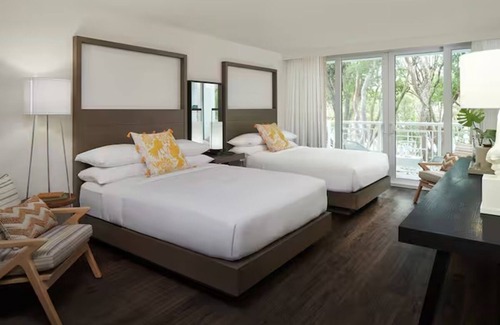 Rock Harbor Hotel | Experience the Natural Beauty & Carefree Charm! 4 Comfortable Units, Two Pools