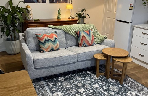 Yarra Junction Apartment | Explore nature and the endless pleasures of the Yarra Valley with town comforts.