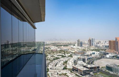 Dubai Internet City Apartment | Exquisite Apartment Minutes Away from the Beach