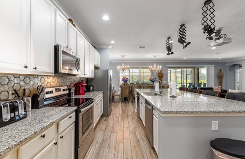 Loughman Villa | Exquisite FOURTEEN-Bedroom Villa in Solterra, close to Disney!