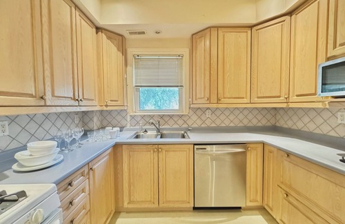 Forest Hill South House | *Exquisite Home in Prime Forest Hill*