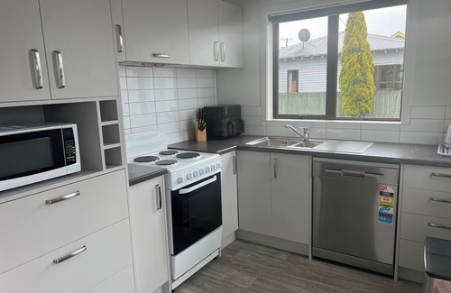 Kaikoura House | Extremely Central | King Size Beds | Modern Home - KK7622, Centrally Located | King Size Beds | Mode