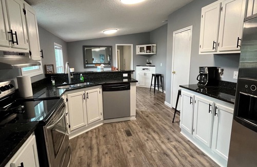 Sharps Chapel House | EZ 2 the Lake-Norris Lake front with rare flat lot and no stairs to dock