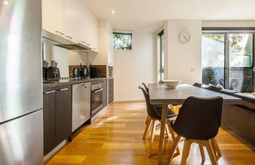 Saint Kilda South Apartment | Ezra on Barkly Walk to St Kilda Beach and Luna Park