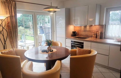 Lietzow Apartment | F-1064 Rhododendronblüte - Ferienwohnung Rhododendronblüte F-1064 Wohnung 01