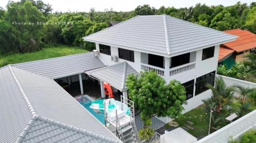 Kram Villa | F&F Pool Villa Mae Phim