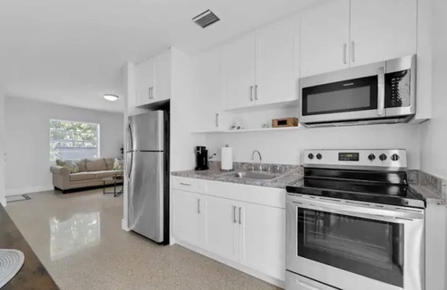 Buena Vista House | Fab 4BR Twin Villas Near Design District & Wynwood