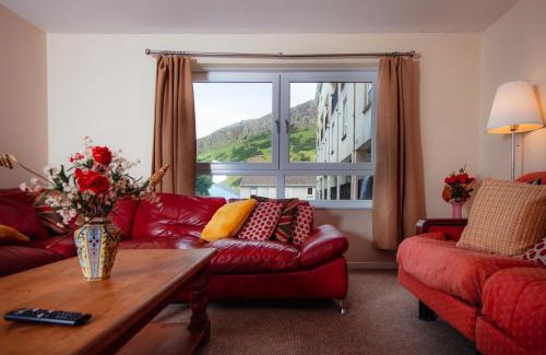 Pleasance Apartment | Fab Arthur Seat Views, Old Town Apartment
