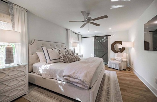 Athens House | Fab in Five Points Athens - 5 BR Luxury Retreat