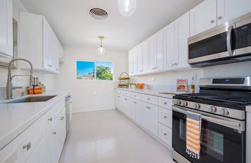 Cathedral City Cove House | Fab Mid Century Cathedral Cove Pool Home with Stunning Mountain Views