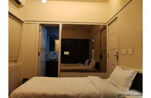 Nungambakkam Hotel | FabExpress B Zone - Nr US Consulate