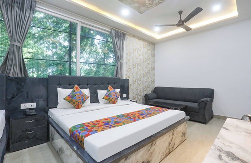 Lanka Hotel | Fabexpress Banarasi Kothi