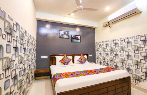 Manikonda Hotel | FabExpress Starhood - Nr Lanco Hills, Manikonda