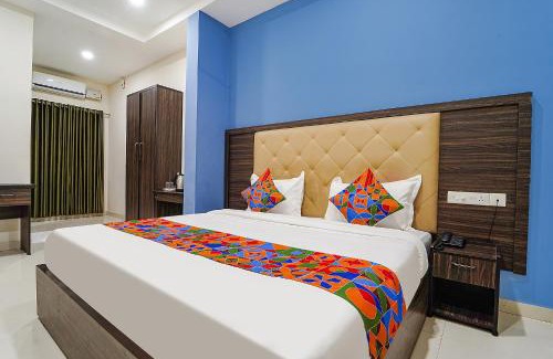 Vyttila Hotel | FabHotel Central Inn Residency