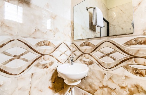 Kadubeesanahalli Hotel | Fabhotel Chaitanya