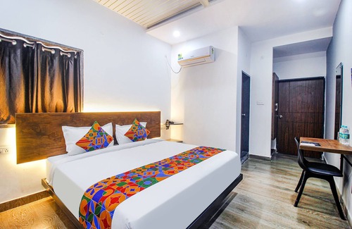 Manikonda Hotel | FabHotel Dark Inn Hyderabad