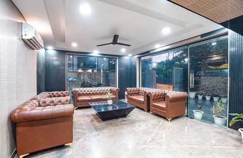 Sector 70 Hotel | Fabhotel Divine & Banquet