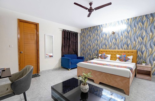 Sector 70 Hotel | Fabhotel Divine & Banquet