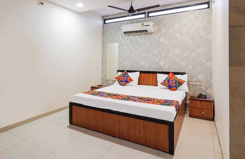 Surat Hotel | Fabhotel Krishna Inn