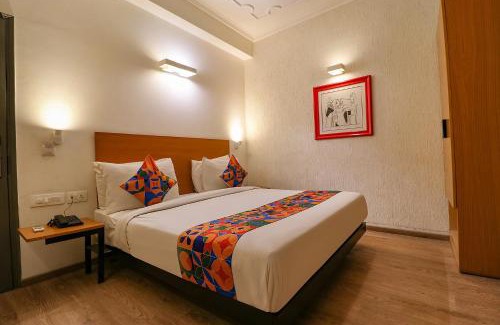 Chittaranjan Hotel | FabHotel Lord Inn