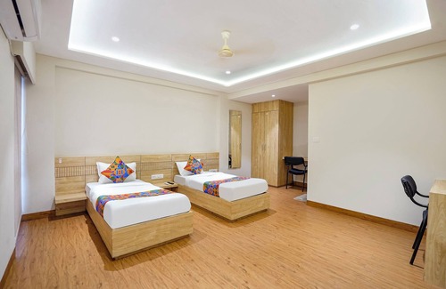 Rau Hotel | Fabhotel White Pearl